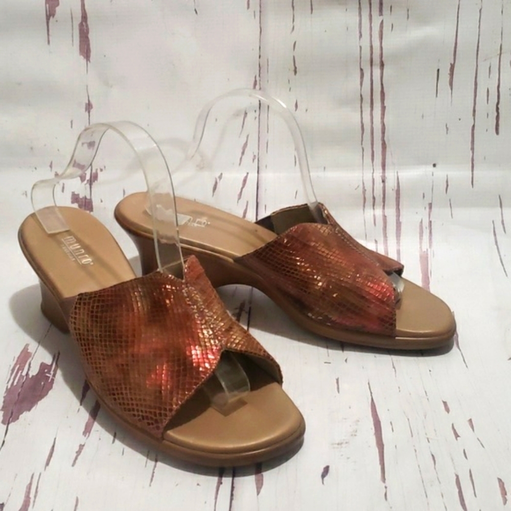Munro 12 red/orange snake print mules open toe wedges sandals